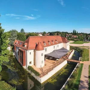 https://le-chateau-du-bost.hotels-rhonealpes.com